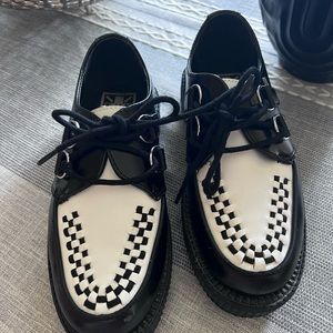 TUK Creepers Size 7